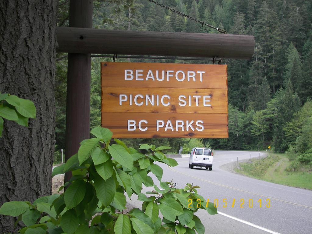 Cedar Song B&B Parksville Bagian luar foto