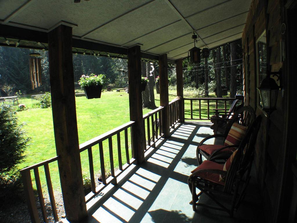 Cedar Song B&B Parksville Bagian luar foto