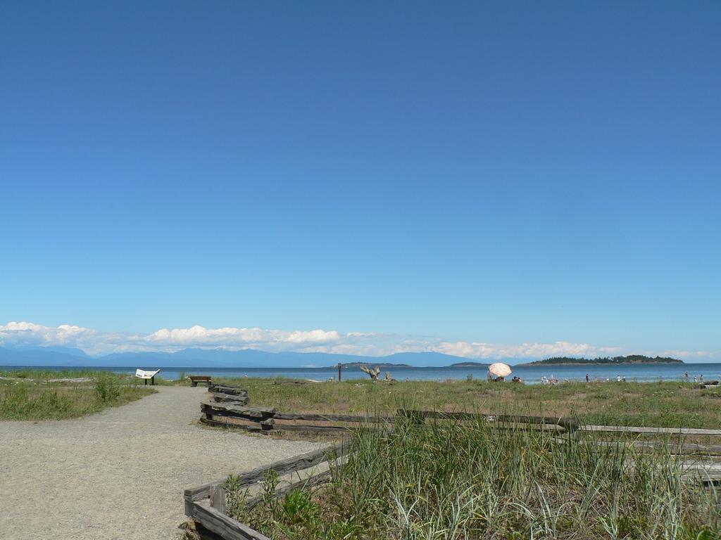 Cedar Song B&B Parksville Bagian luar foto