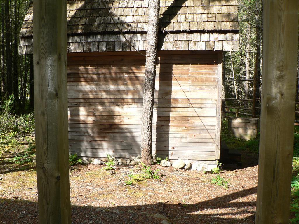 Cedar Song B&B Parksville Bagian luar foto